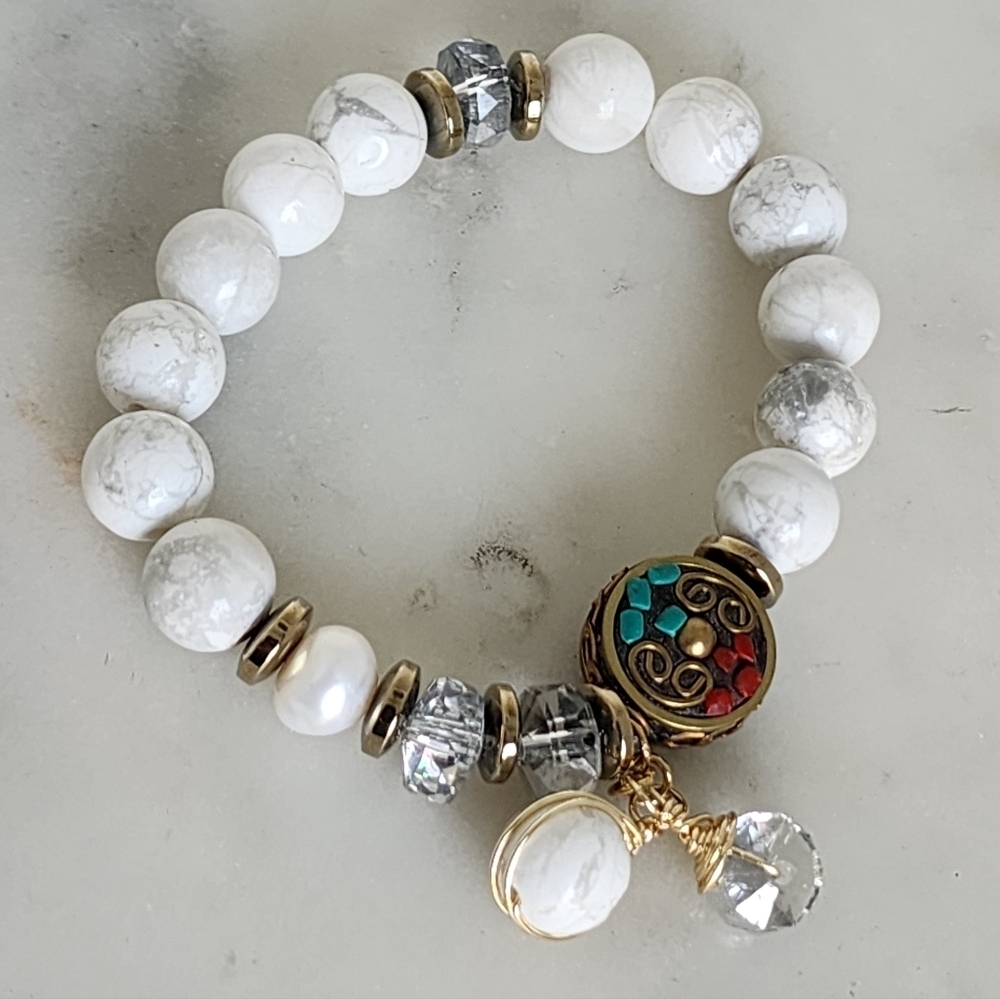 White and Gold Beaded Bracelet